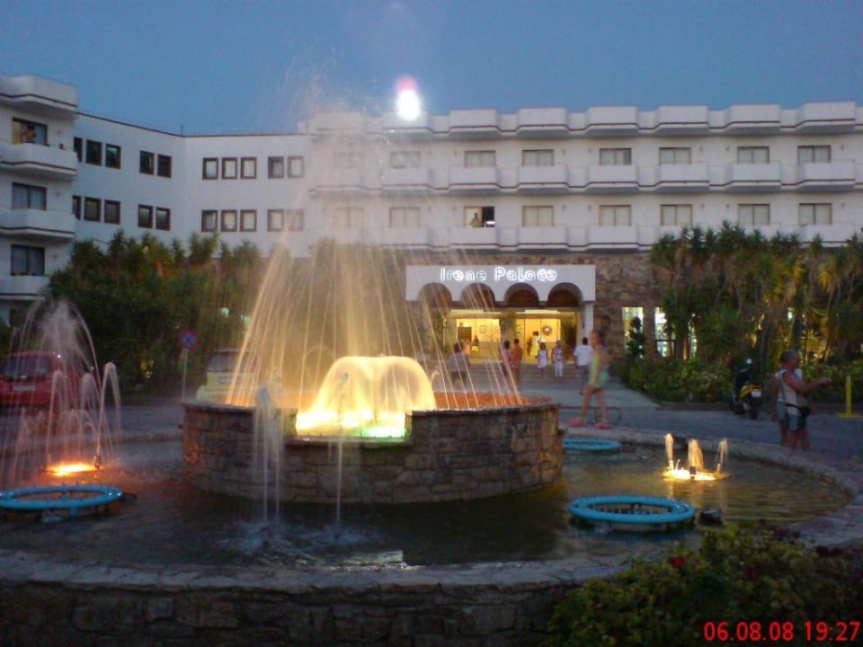 Hotelvorplatz Irene Palace Beach Resort Club alltoura