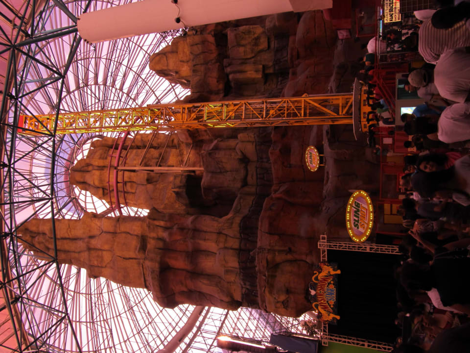 Adventure Dom Hotel Circus Circus