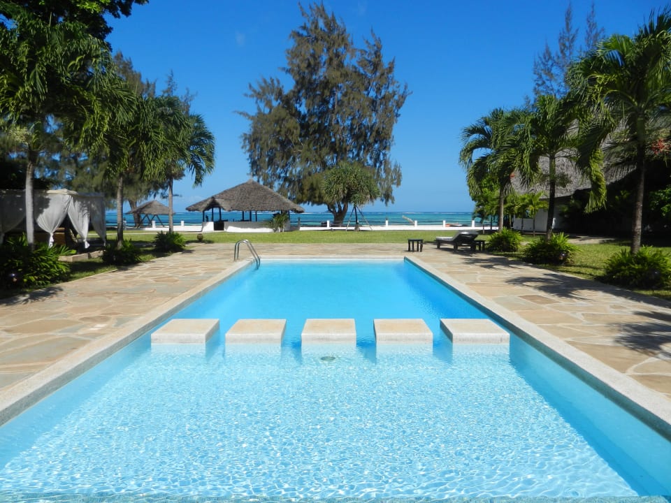Pool Hotel Karibuni Rafiki Beach Resort