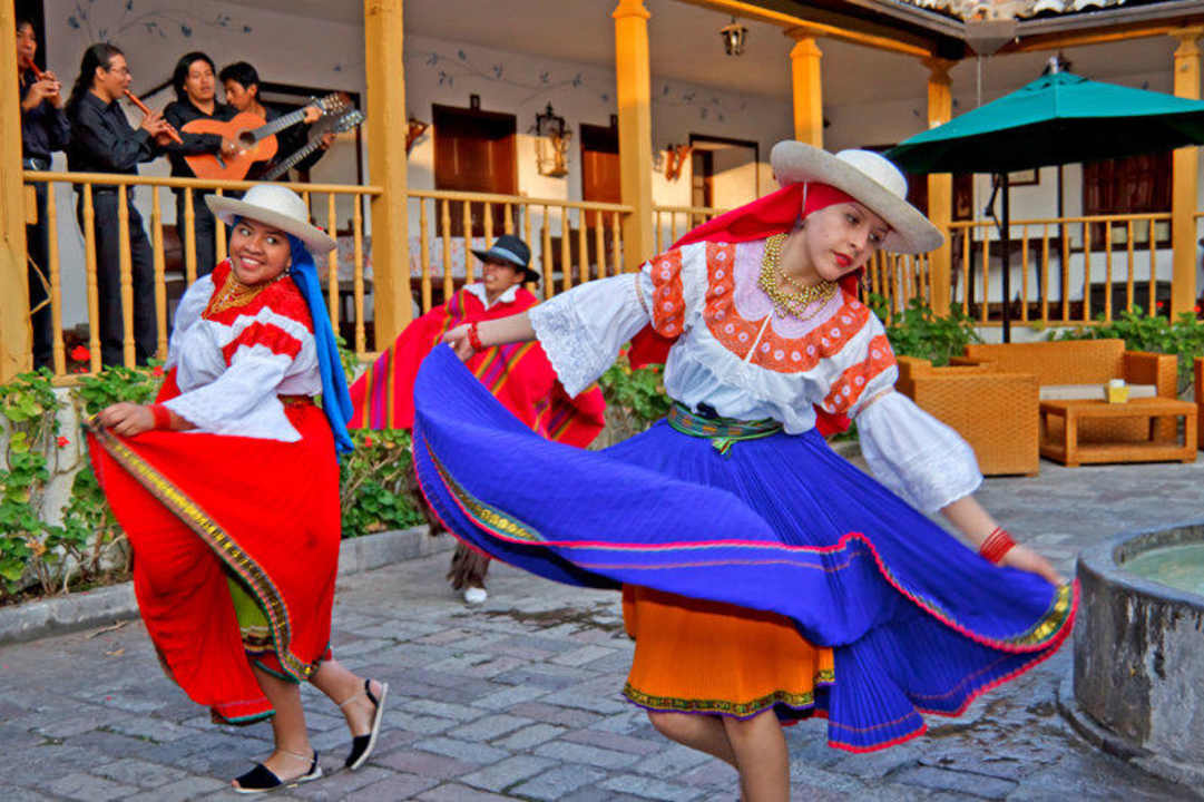 Life music and Folkloric dances/ Bailes tipicos Hacienda Hosteria Chorlavi