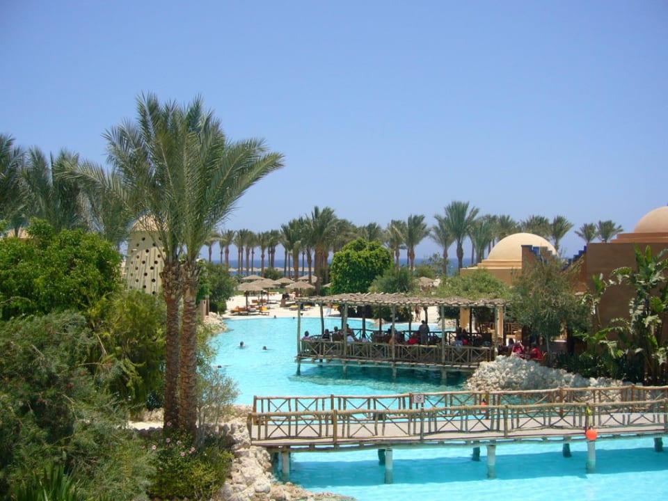 Blick auf einen kleinen Teil der Poolanlage Grand Makadi