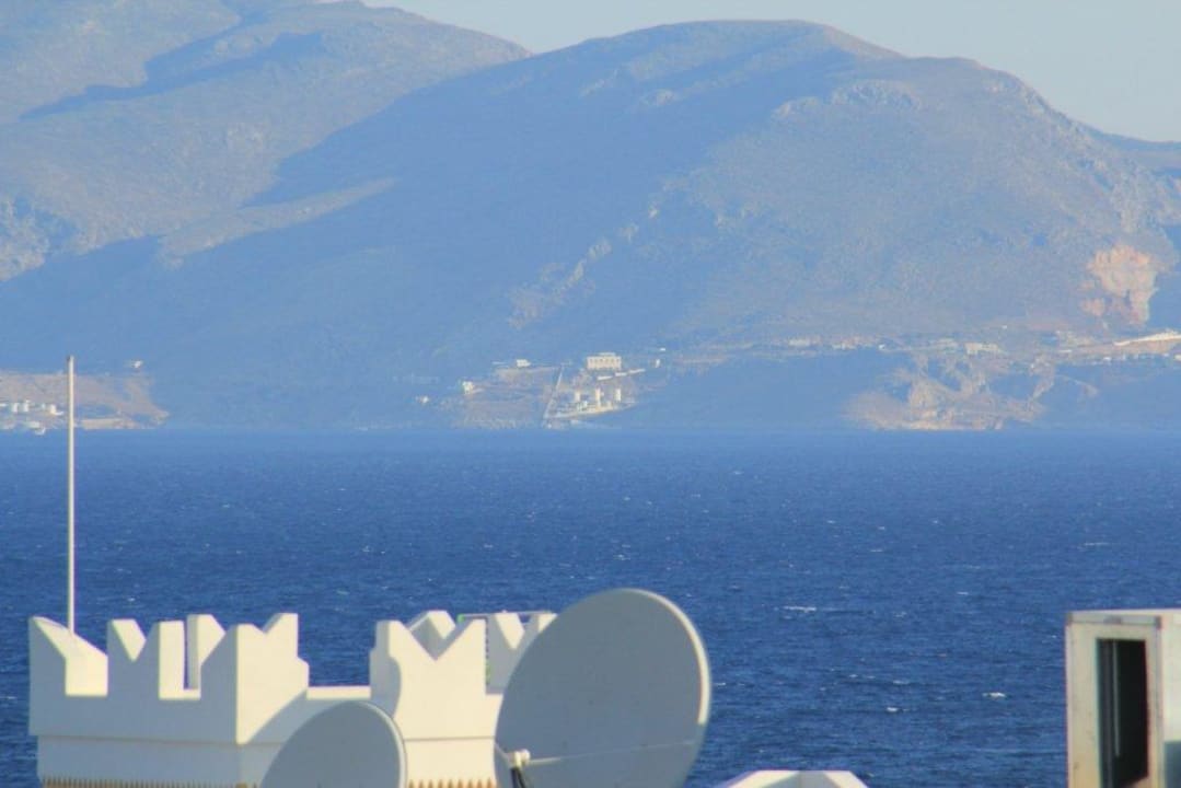 Blick auf die benachbarte Insel Hotel Kouros Palace