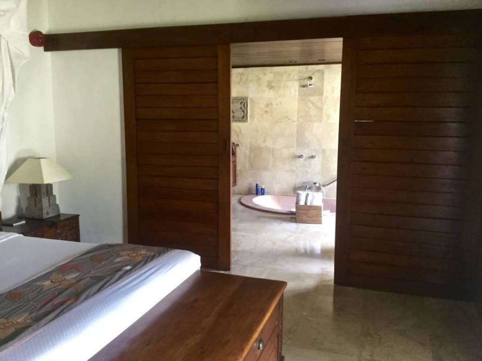Übergang ins Bad Jimbaran Puri, A Belmond Hotel, Bali