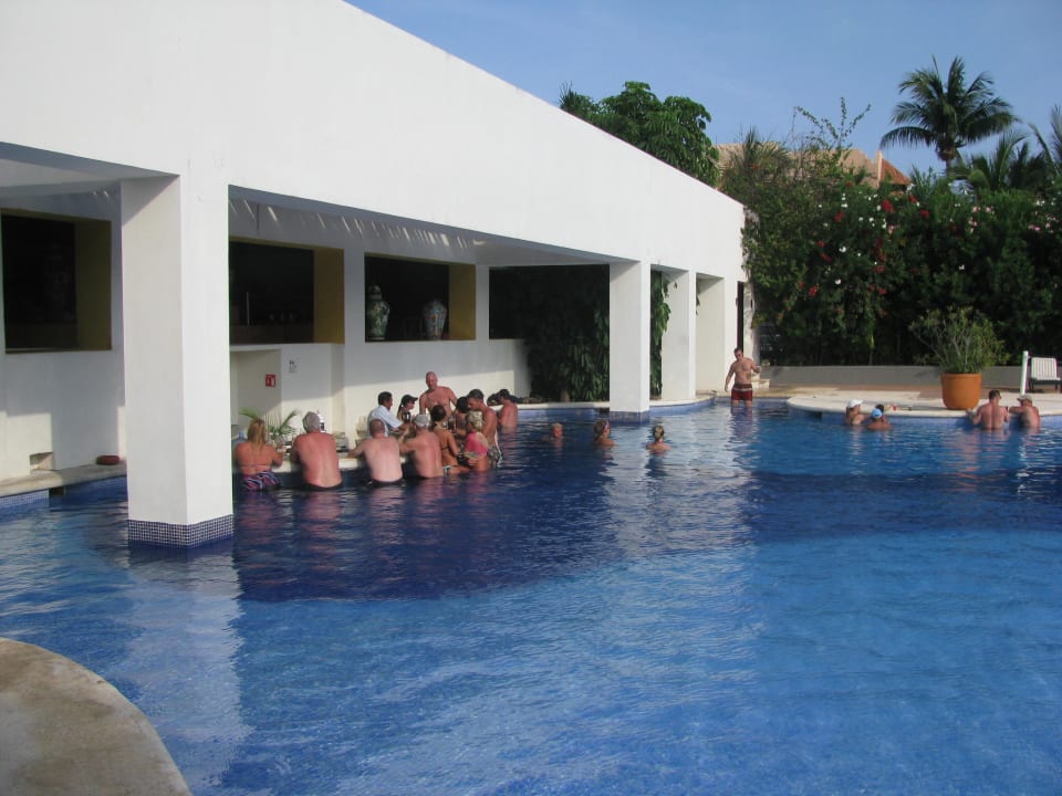 Der Pool im hinteren Teil mit Poolbar Grand Oasis Tulum Riviera - All Inclusive