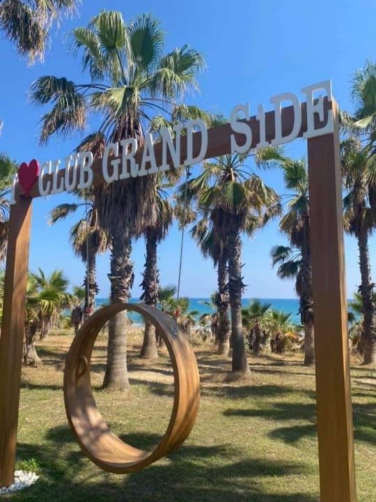 Strand Club Grand Side