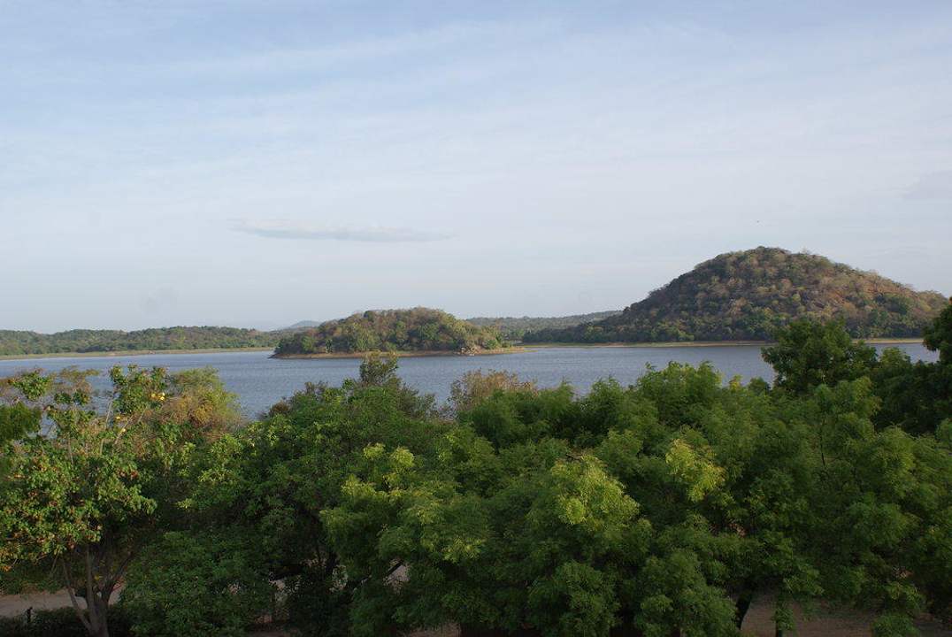 Widok na jezioro Hotel Royal Lotus