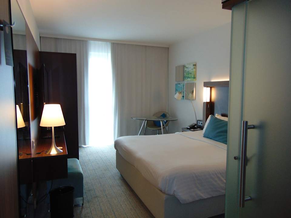 Zimmer Hotel Courtyard by Marriott Cologne