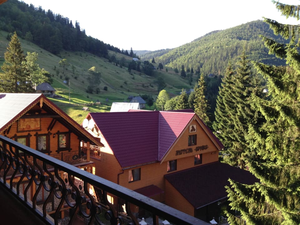 Blick über die Nebengbäude Hotel Arnika