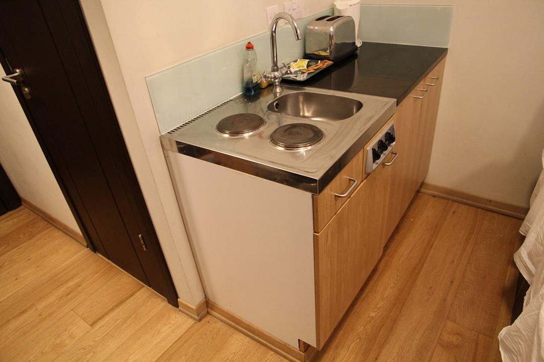 Kitchenette The Royale Chulan Hyde Park Hotel