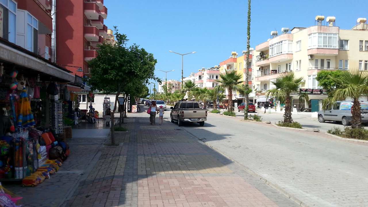 Vor dem Hotel Richtung Strand Moonlight Hotel Alanya