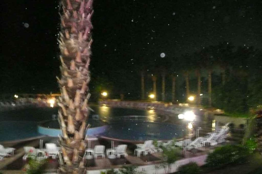 Poolanlage bei Nacht Top Hotel