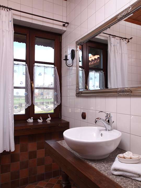 Łazienka pokoju numer 1 Dwór Stanica Rzeczna Łabędzie