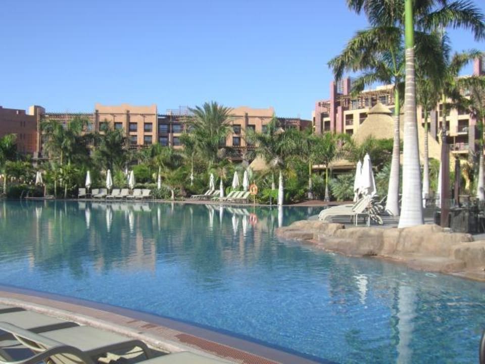 Einer von vielen Pools Lopesan Baobab Resort