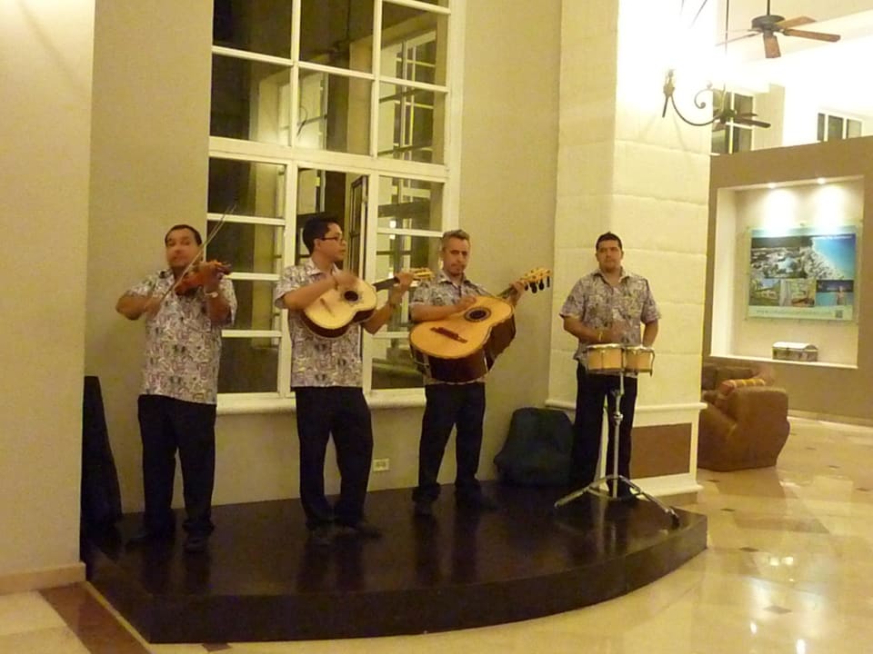 Live-Musik am Abend Catalonia Royal Tulum Beach & Spa Resort - Adults only