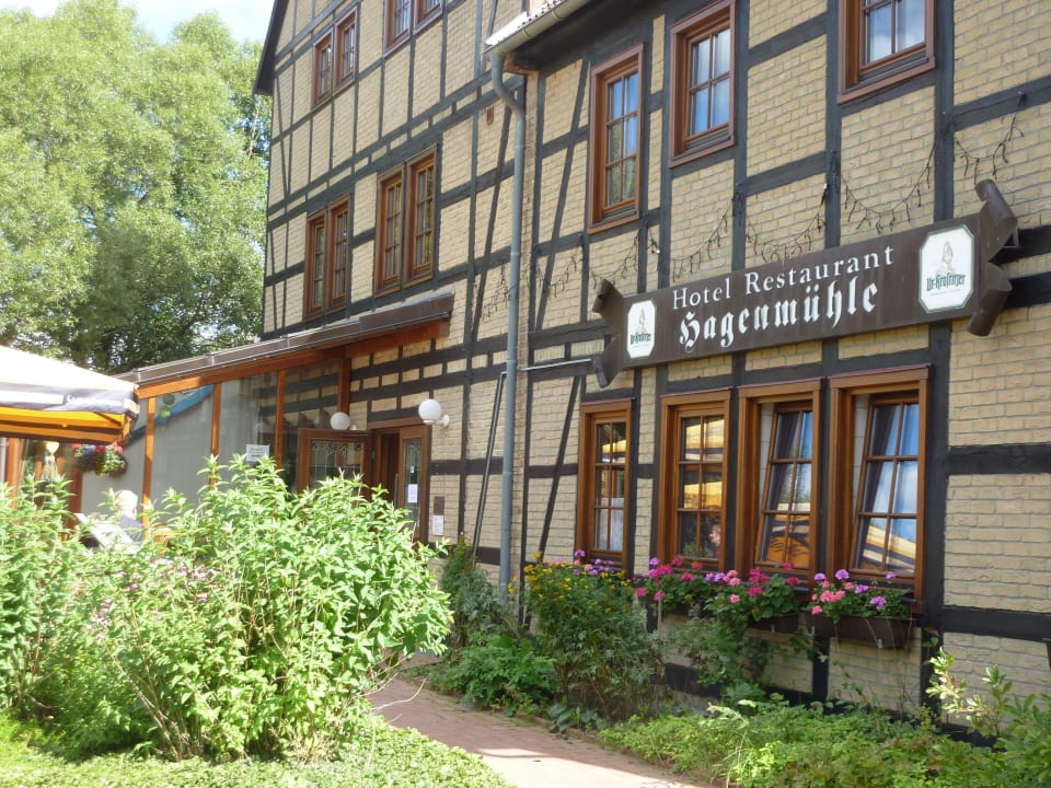Vorderansicht/ Eingangsbereich Hotel Hagenmühle