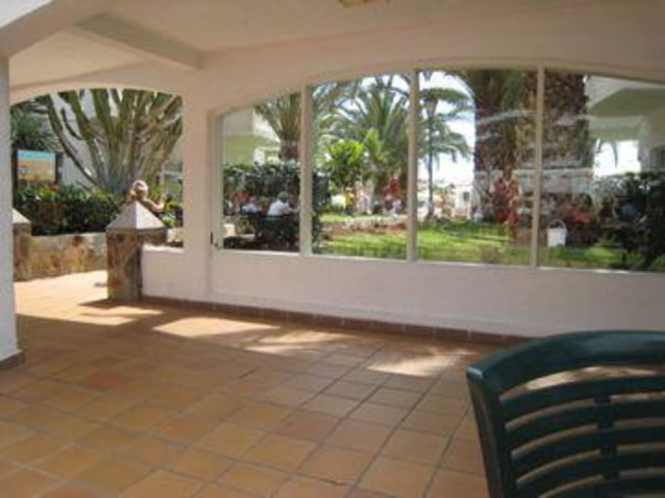 Von der Poolbar Richtung Miniclub Servatur Waikiki
