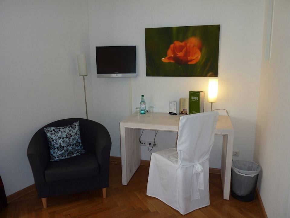 Sitzecke und TV Hotel Die kleine Residenz