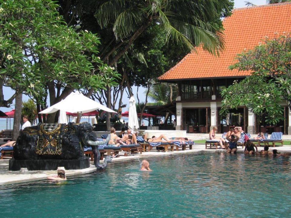 Großer Pool Puri Santrian