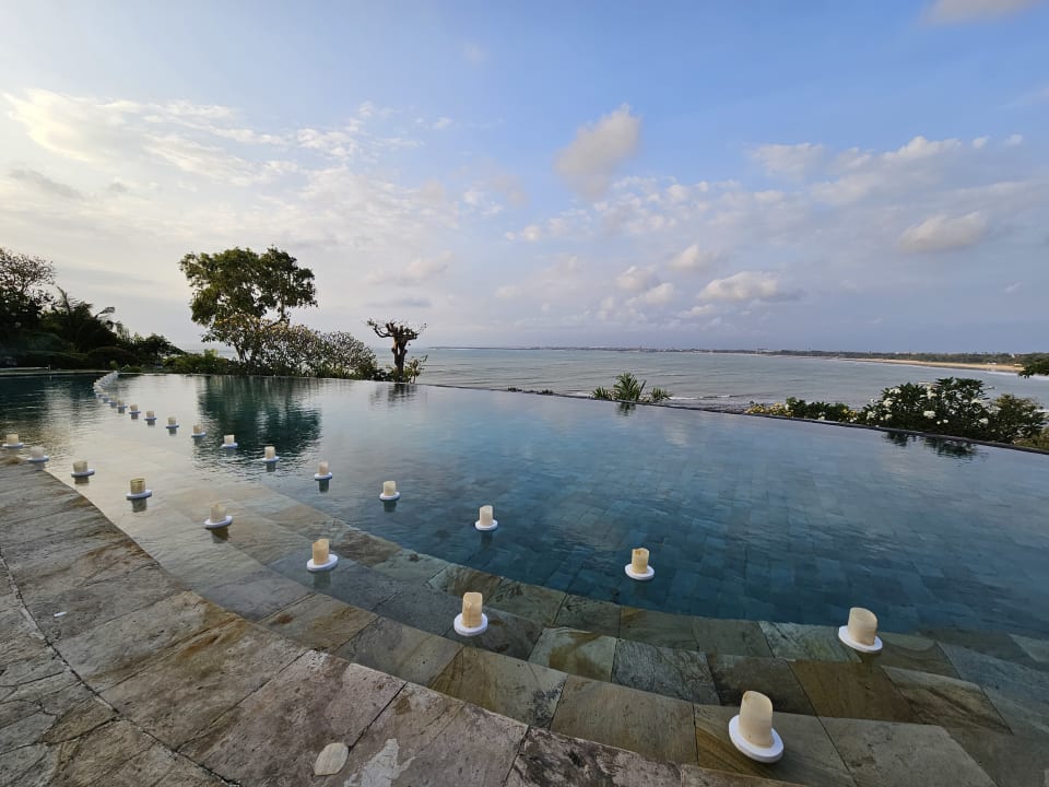 Pool Four Seasons Resort Bali at Jimbaran Bay