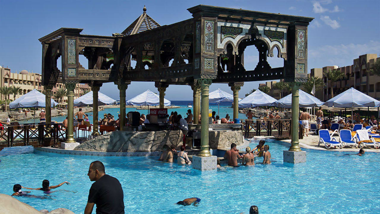  Bar w basenie  Sunny Days El Palacio Resort & Spa