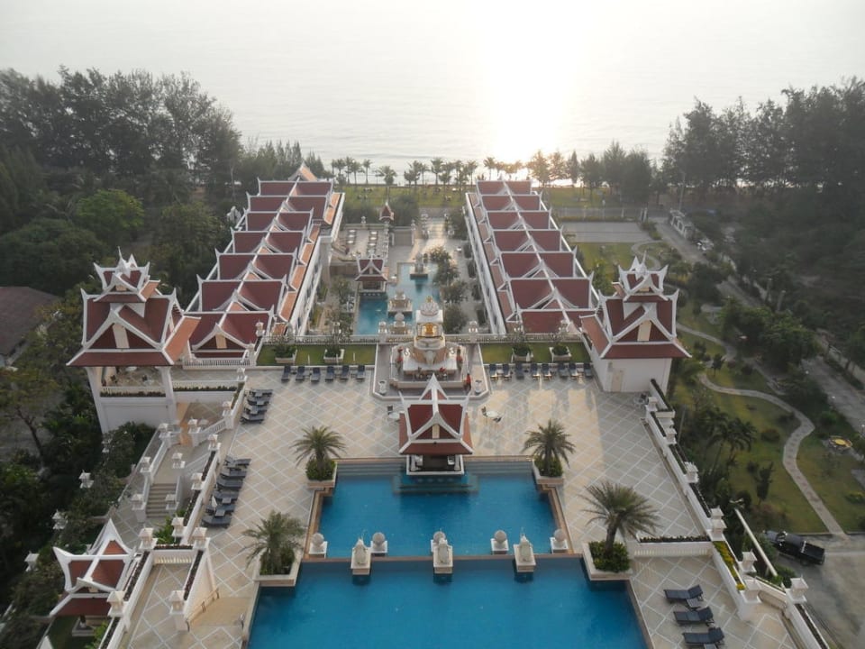 Pool Hotel Grand Pacific Sovereign Resort & Spa