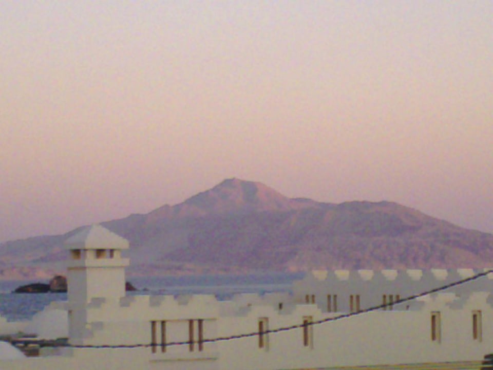 Blick vom Zimmer aus über die Anlage nach Tiran Charmillion Club Resort