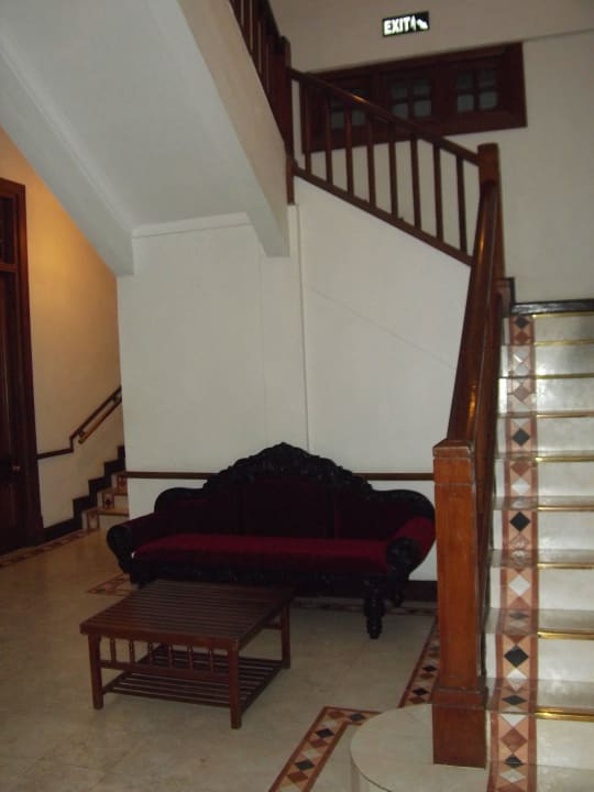 Treppenhaus zu den Zimmer Hotel Suisse