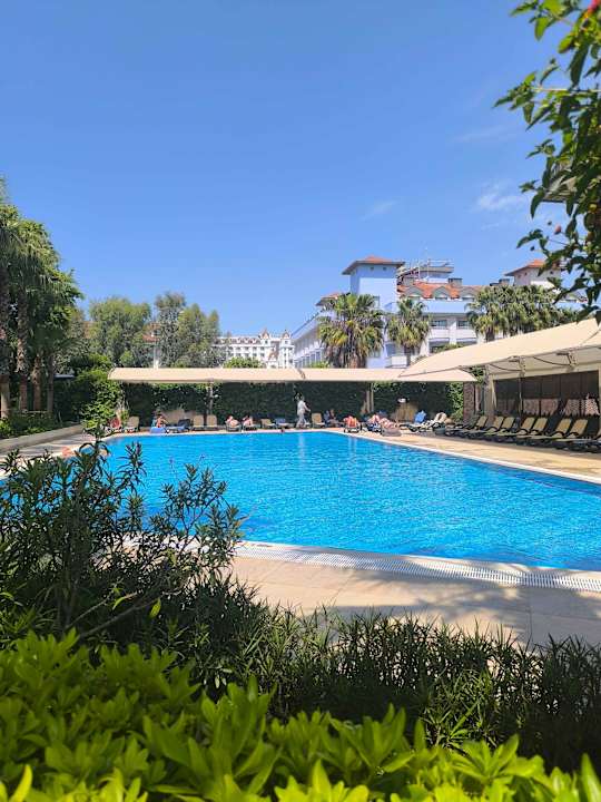 Pool Side Breeze Hotel