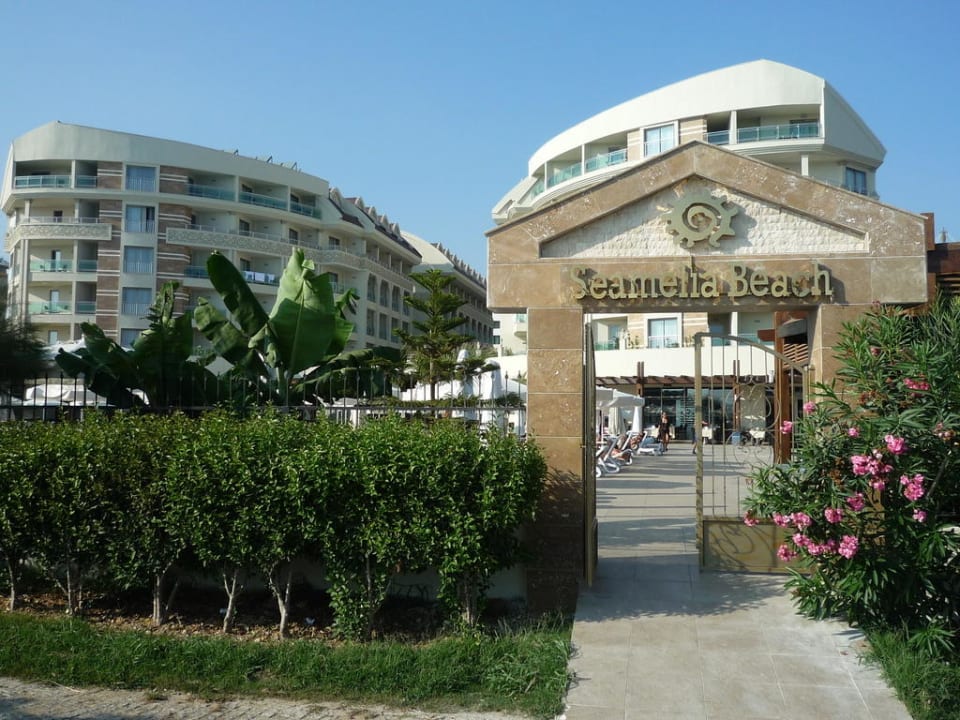 Hotel vom Strand aus gesehen Seamelia Beach Resort