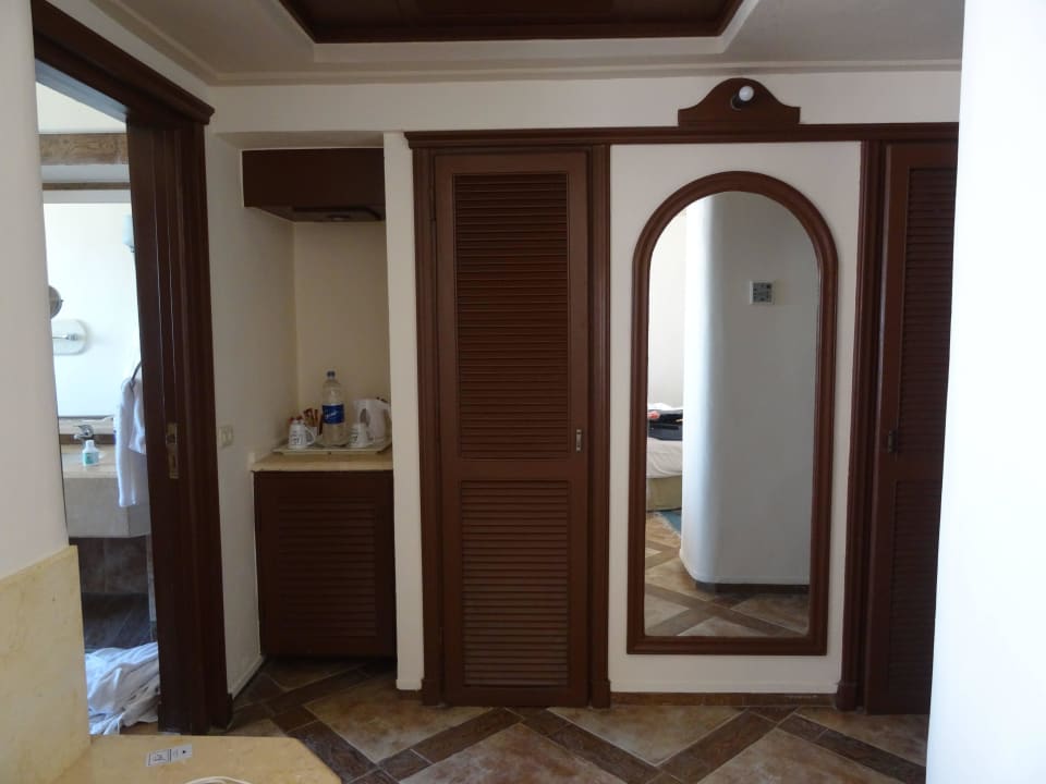 Begehbare Schränke und Minibar Pickalbatros Citadel Resort