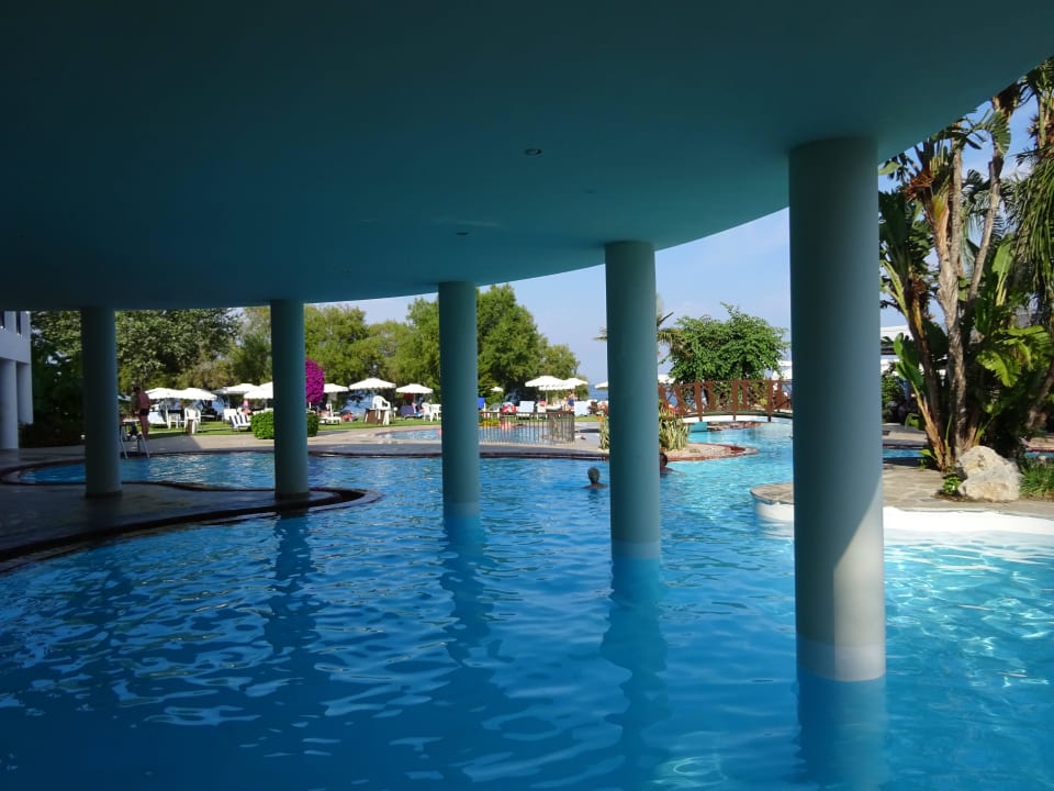 Unter der Pool-Bar Hotel Calypso Beach