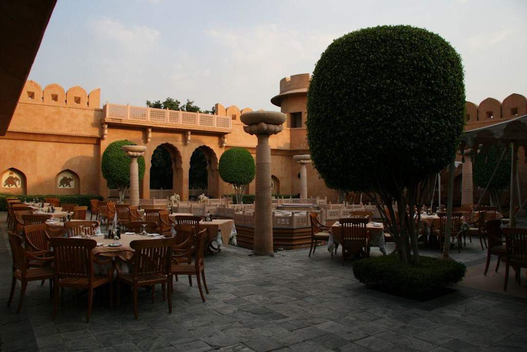 Oberoi Rajvilas, “Surya Mahal & Courtyard“ Rest. Hotel The Oberoi Rajvilas