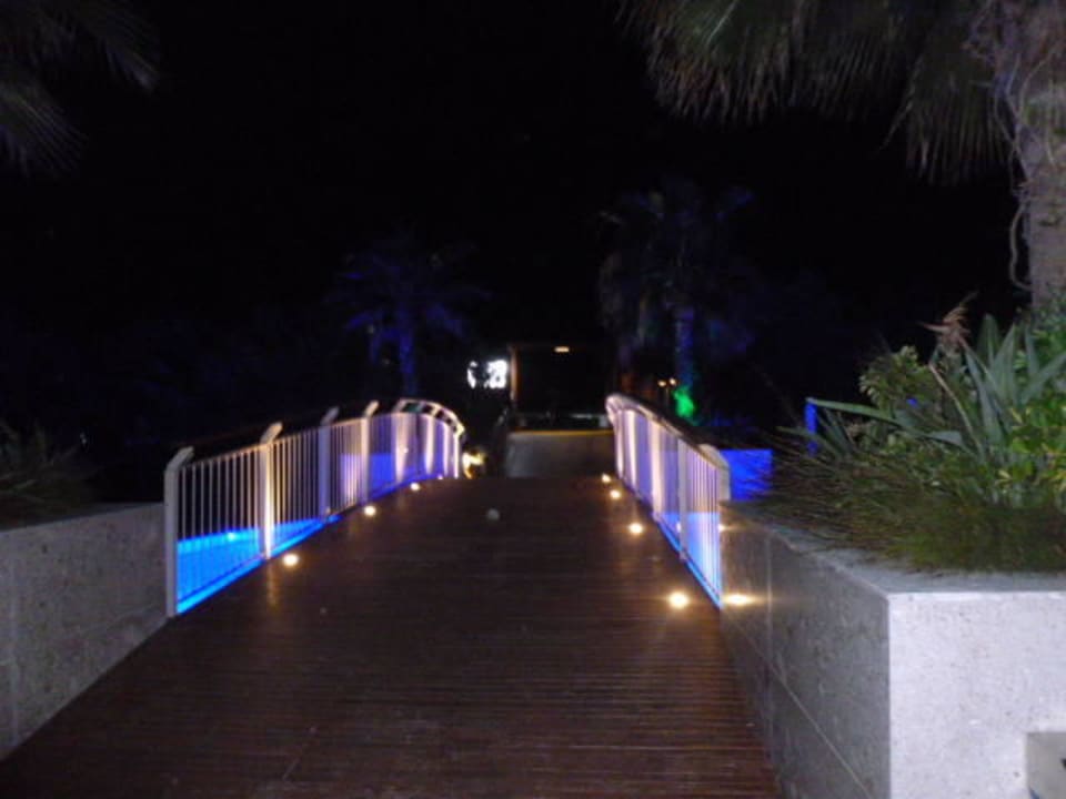 Passerelle vers plage Commodore Elite Suites & Spa - Adults only