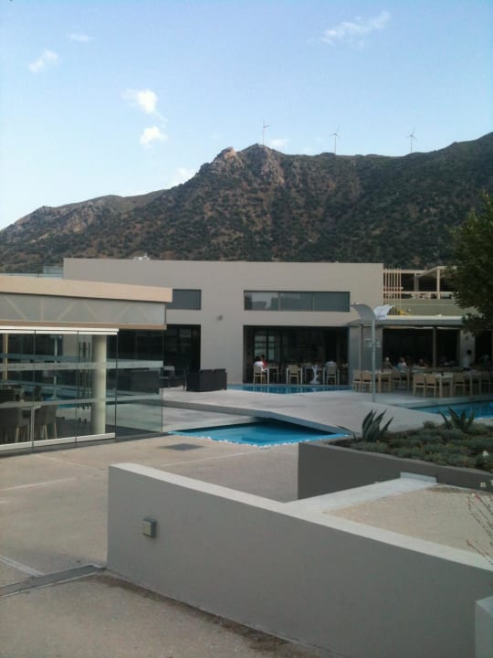 Links Bar - rechts Restaurant  Akti Palace Resort & Spa