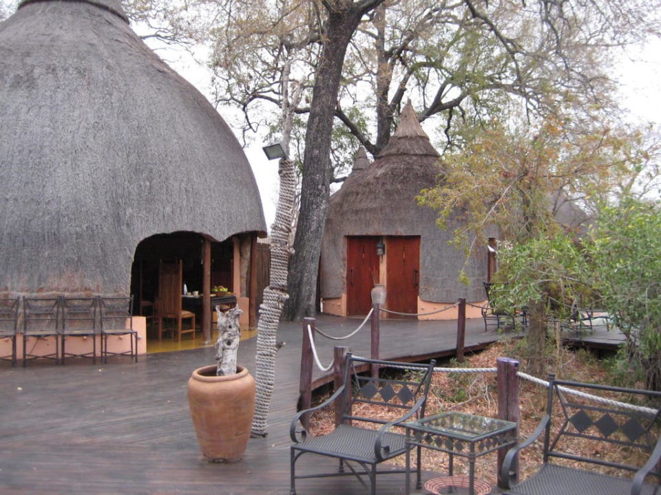 Terrasse am Hauptbegebäude Hotel Hoyo Hoyo