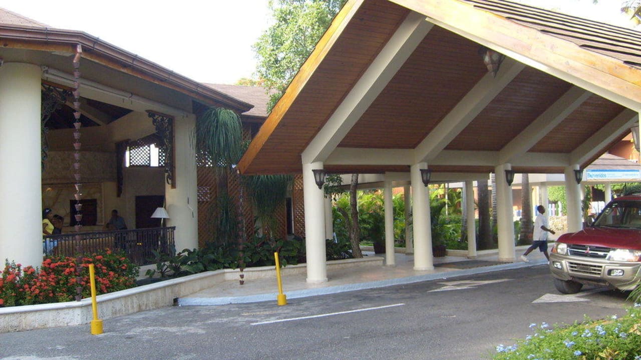 Eingang BelleVue Dominican Bay