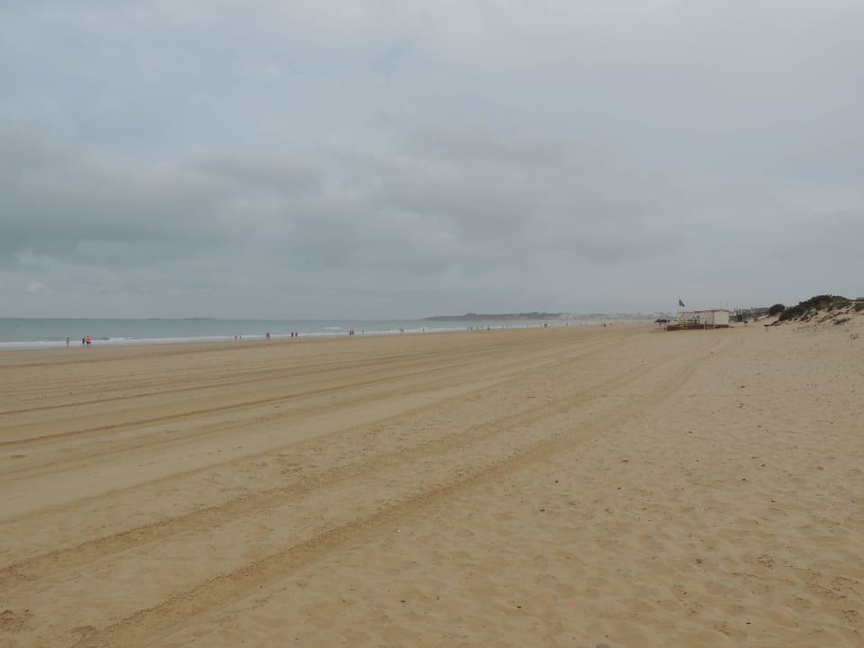Strand vor dem Hotel  Hipotels Barrosa Garden
