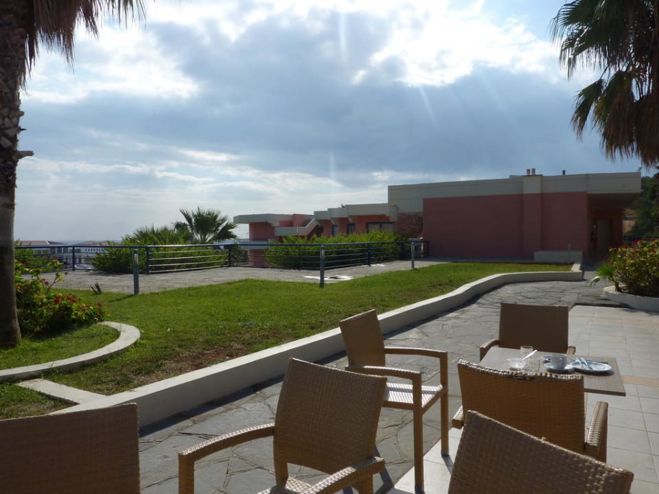 Frühstück auf der Terrasse Kresten Palace Hotel