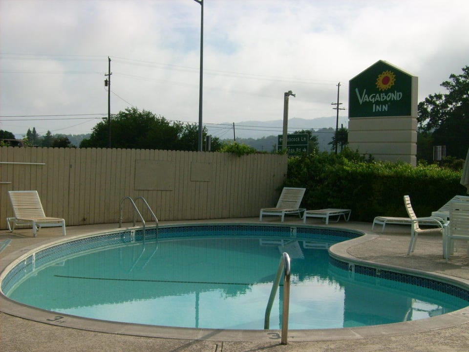 Pool Americas Best Value Inn Ukiah