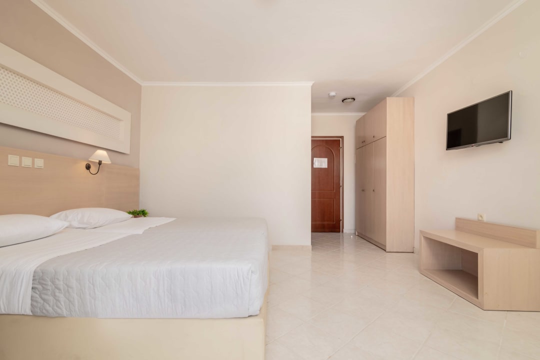 Zimmer Karras Hotel
