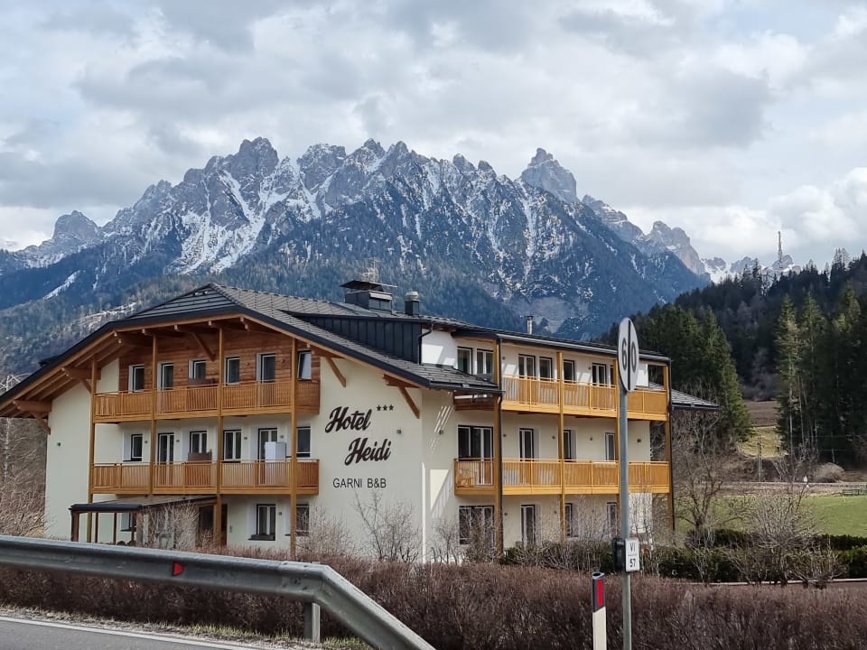 Außenansicht Hotel Heidi