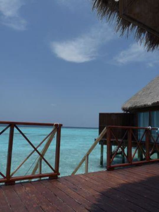 Zugang zum Meer von der Terrasse Thulhagiri Island Resort