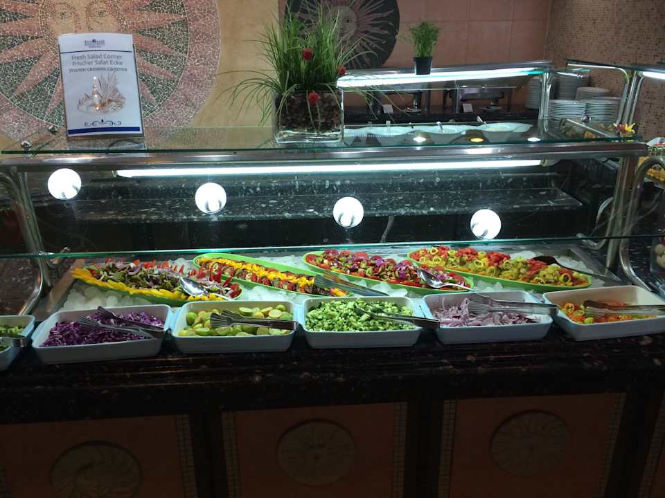 Abendessen im Restaurant SUNRISE Holidays Resort (Adults Only)