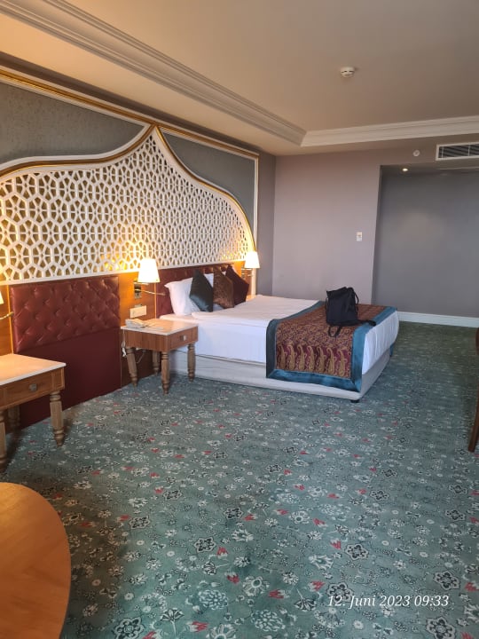 Zimmer Royal Taj Mahal Hotel