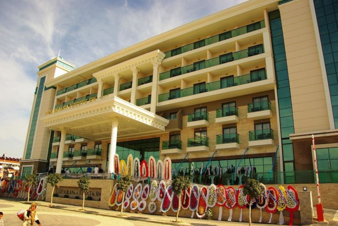 Am Eingangsbereich 26.5. Luna Blanca Resort & Spa