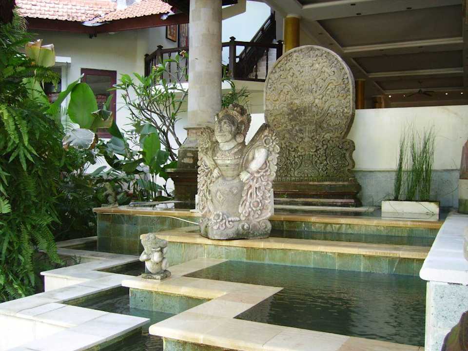 Vor dem Eingangsbereich Sadara Resort