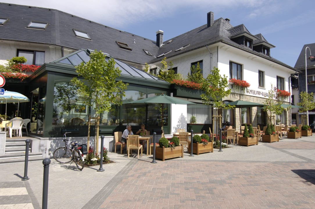 Außenansicht mit Terrasse und Wintergarten Relax Hotel Pip Margraff