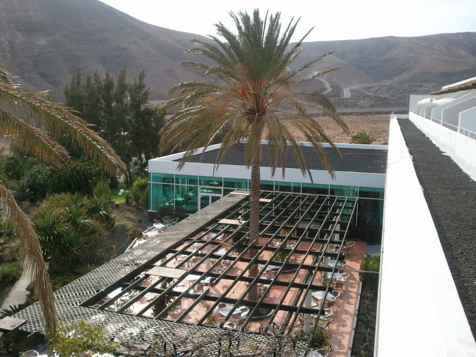 Blick von der Dachterrasse auf das Restaurant allsun App.-Hotel Esquinzo Beach
