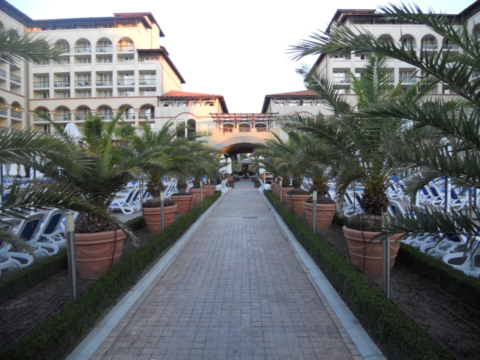 Weg zwischen den beiden Pools Meliá Sunny Beach