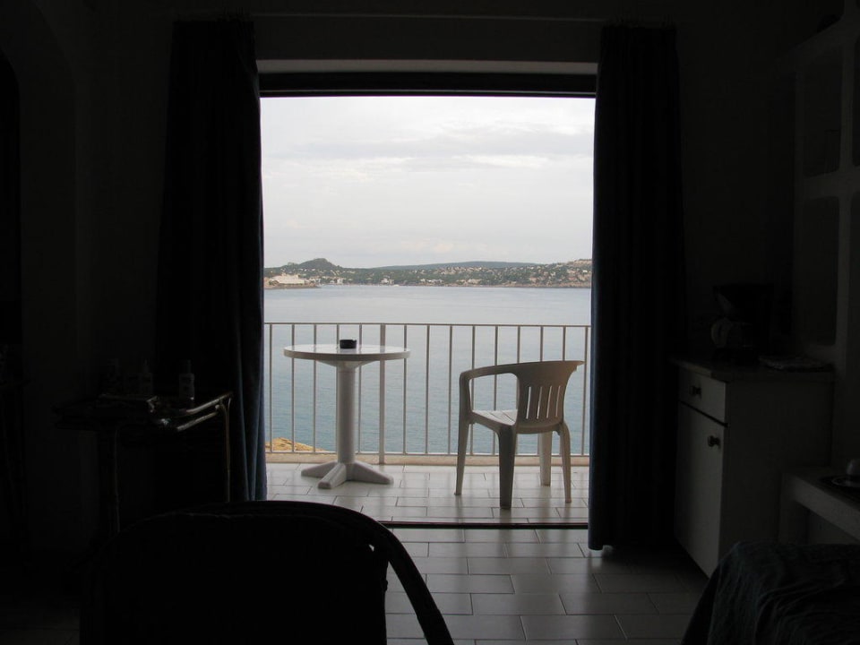 Blick vom Wohn/Esszimmer Hotel Aldea Cala Fornells 2